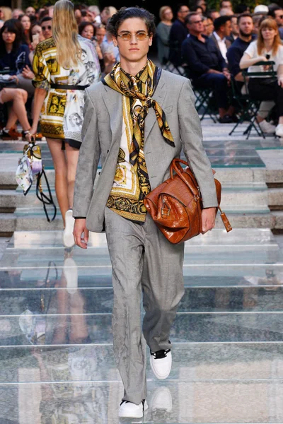 Look 31